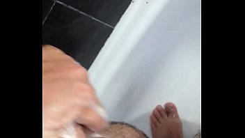 masturbandome en la ducha