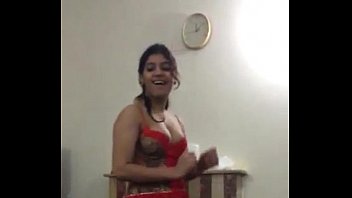 Indian gal sizzling dance with her office chief xxx movies