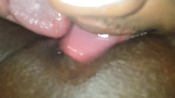 Double Cunnilingus!Wife'_s pussy licked by two guys'_ tongues at the same time!